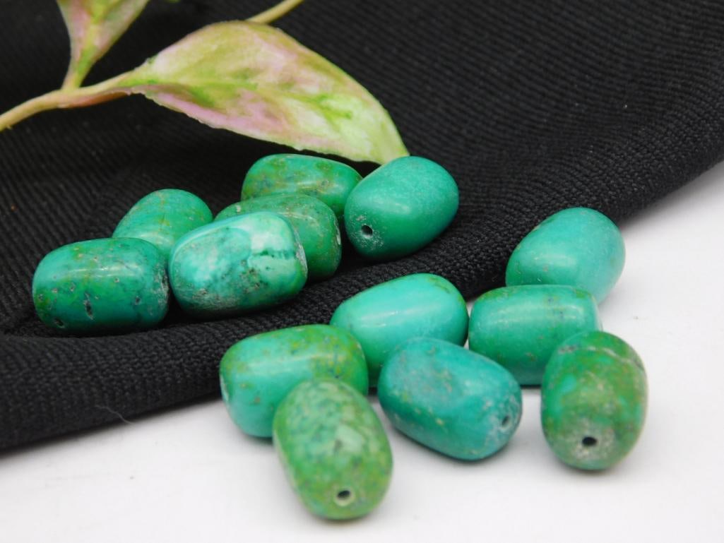 Lot of Green Semi-Precious Oval Beads Rock Stone Lapidary Specimen: Lot of Green Semi-Precious Oval Beads Rock Stone Lapidary Specimen