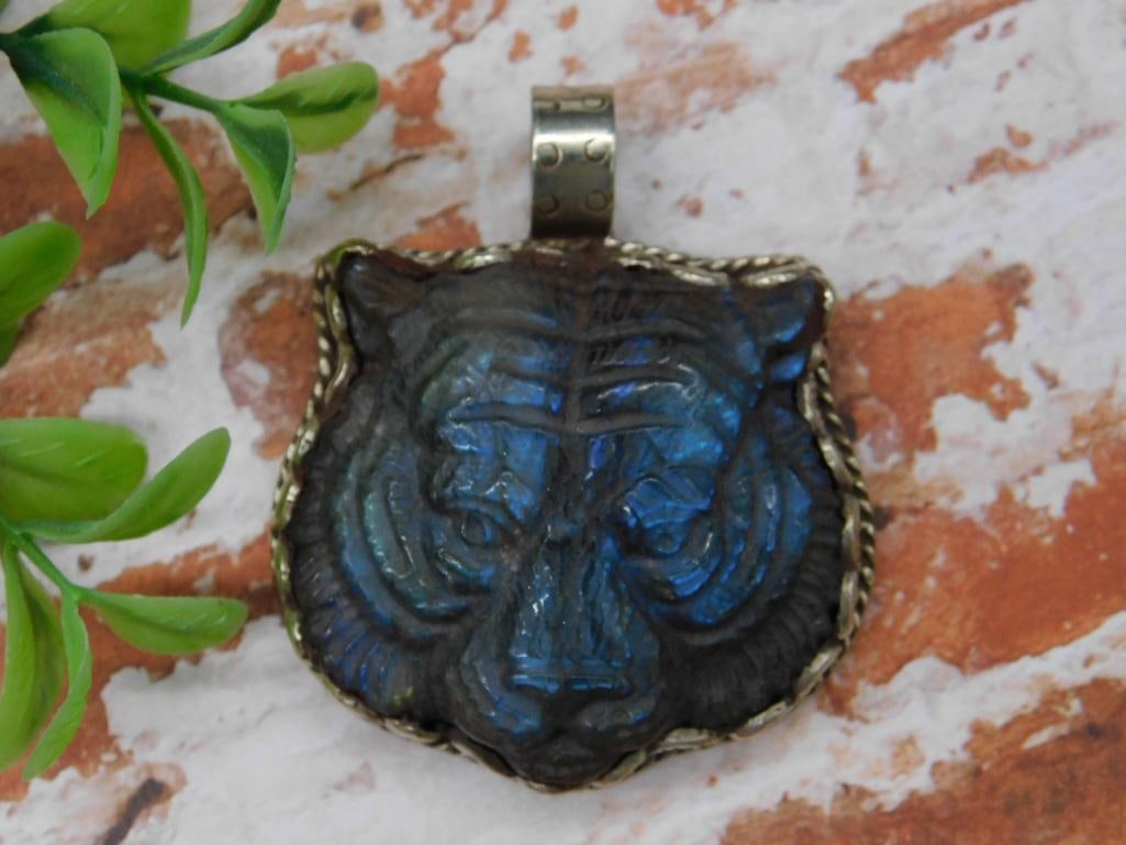 Tiger-Shaped Labradorite Pendant with Ornate Metal Back ROCK STONE LAPIDARY SPECIMEN: Tiger-Shaped Labradorite Pendant with Ornate Metal Back ROCK STONE LAPIDARY SPECIMEN