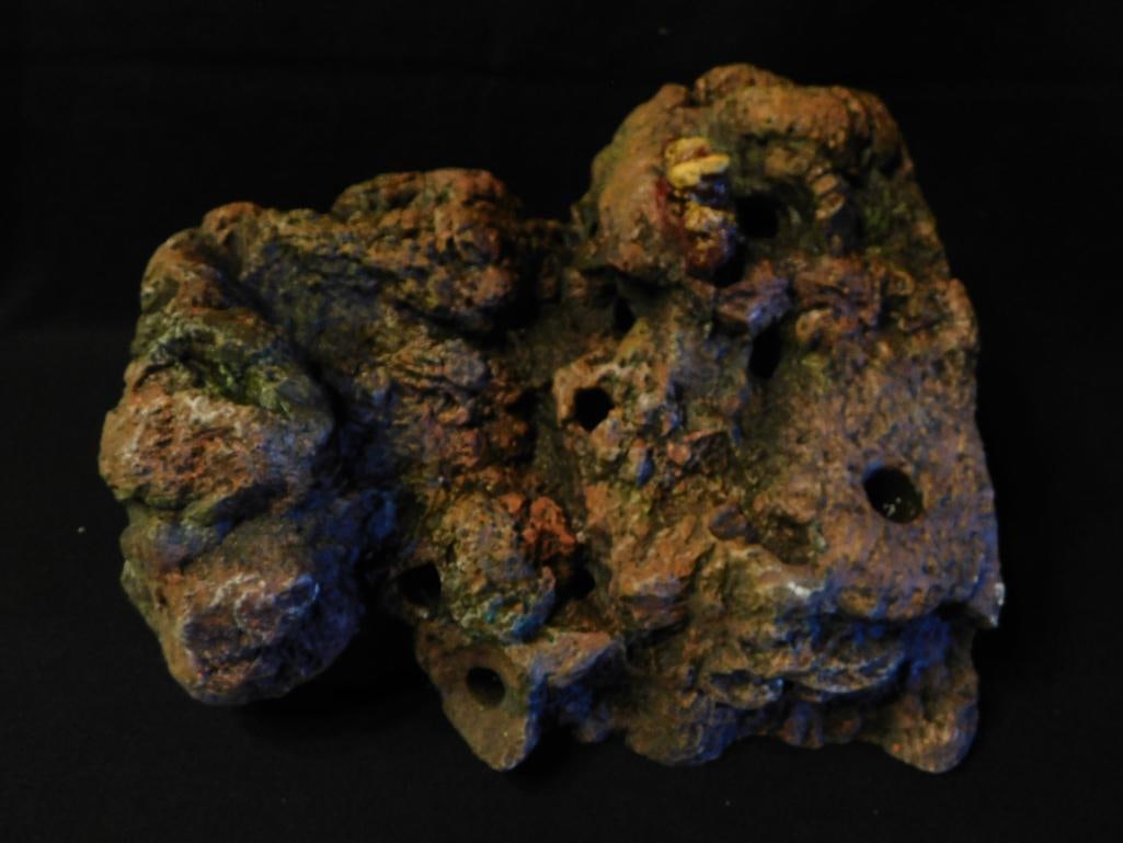 Natural Rock Formation Ornament for Aquariums Fish Tank Aquarium Decoration (1 of 2)
