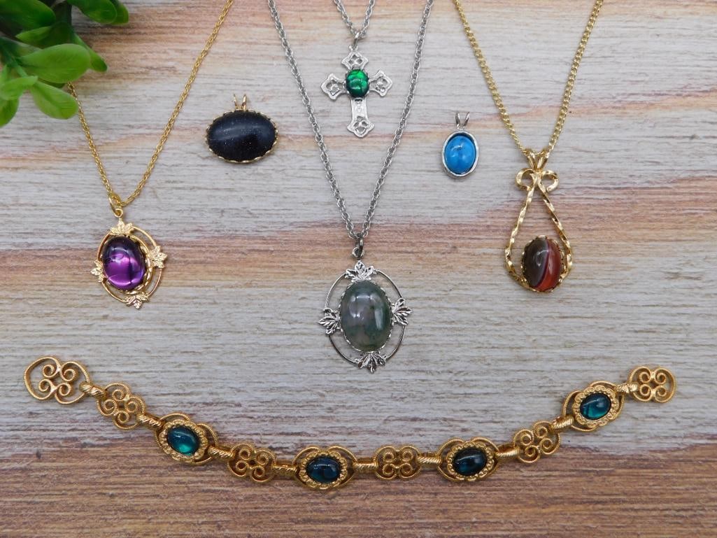 MIXED JEWELRY LOT ROCK STONE LAPIDARY SPECIMEN NATURAL GEMSTONE JEWELRY ASSORTMENT: This mixed jewelry lot brings together an assortment of stone and gemstone jewelry pieces, perfect for collectors and jewelry lovers who enjoy variety. It's a fun grab-bag for anyone building a person