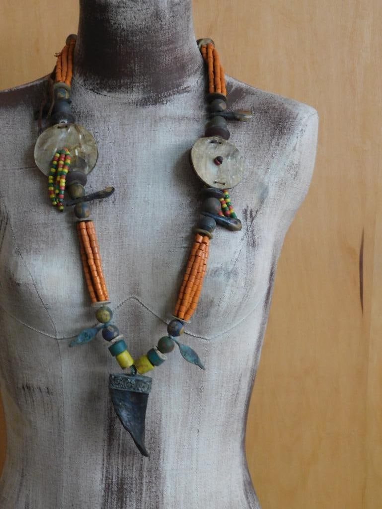SHELL AND METAL ACCENTED AFRICAN TRADE BEAD NECKLACE ETHNIC JEWELRY FOR COLLECTORS (1 of 4)