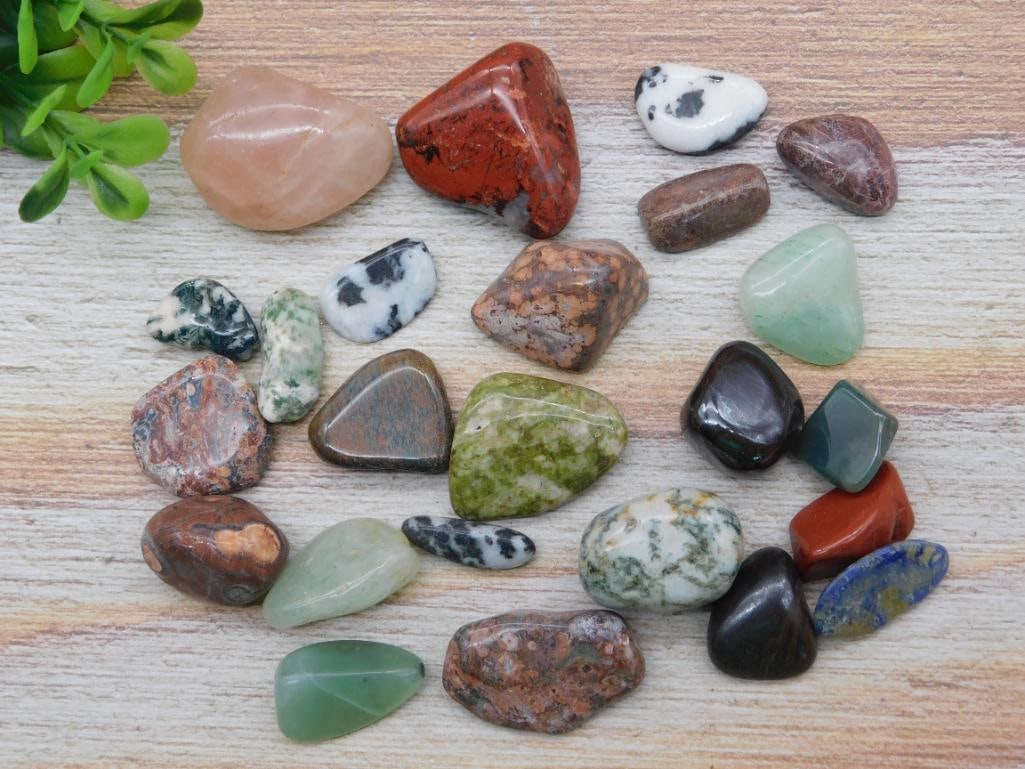 MIXED LOT ROCK STONE LAPIDARY SPECIMEN - NATURAL DISPLAY SPECIMENS FOR HOME OR SHOP DISPLAY: This variety lot combines several natural rock and stone specimens, each with its own look and texture. Great for anyone building a mineral collection or stocking up for lapidary projects. See photos 