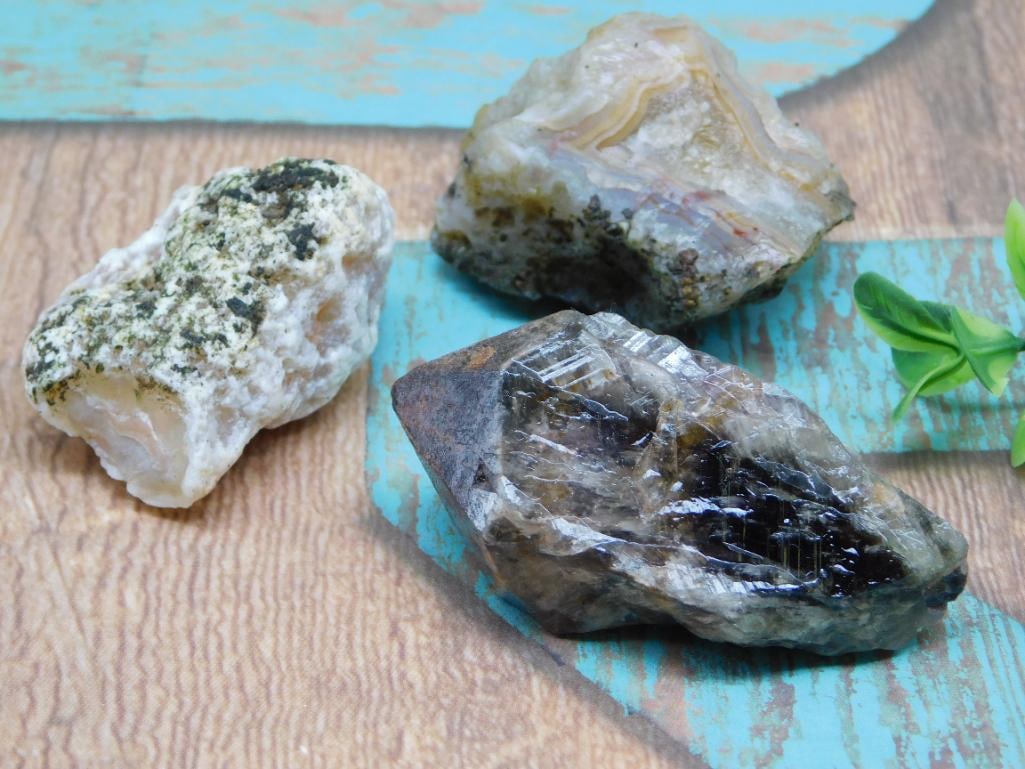 NATURAL MIXED ROUGH ROCK LOT STONE LAPIDARY SPECIMEN FOR ROCKHOUND COLLECTORS: A natural mixed rough rock lot appealing to rockhound collectors who enjoy raw, unprocessed stone. See photos for exact contents and condition. WELCOME TO HATMAN AUCTIONS! SPECIAL NOTICE: Please see p