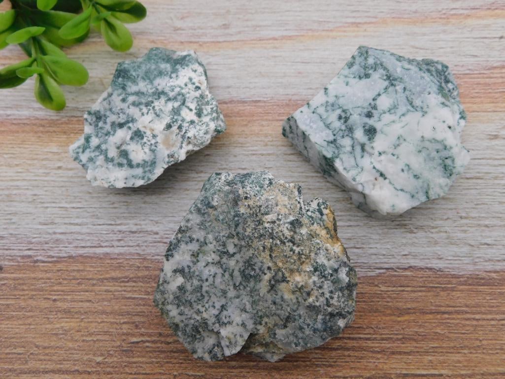 MIXED ROUGH ROCK NATURAL STONE LAPIDARY SPECIMEN - COLLECTOR CABBING ROUGH LOT: This natural rough rock lot brings together a mix of stone types suited for cabbing, tumbling, or simple display in a rock collection. Collectors and lapidary artists will enjoy sorting through the va