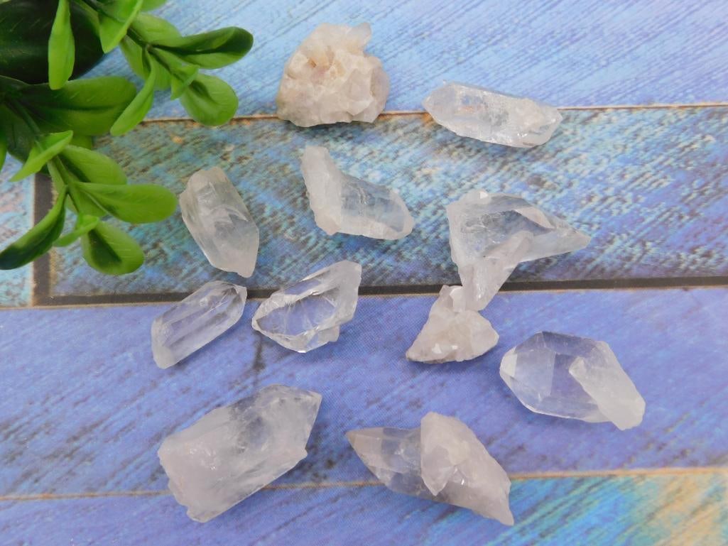 QUARTZ ROCK STONE LAPIDARY SPECIMEN - NATURAL CRYSTAL COLLECTOR MINERAL DISPLAY: This natural quartz specimen is a classic pick for mineral collectors, rockhounds, and anyone drawn to crystal display pieces. Quartz is prized for its clarity and versatility in both collecting and m
