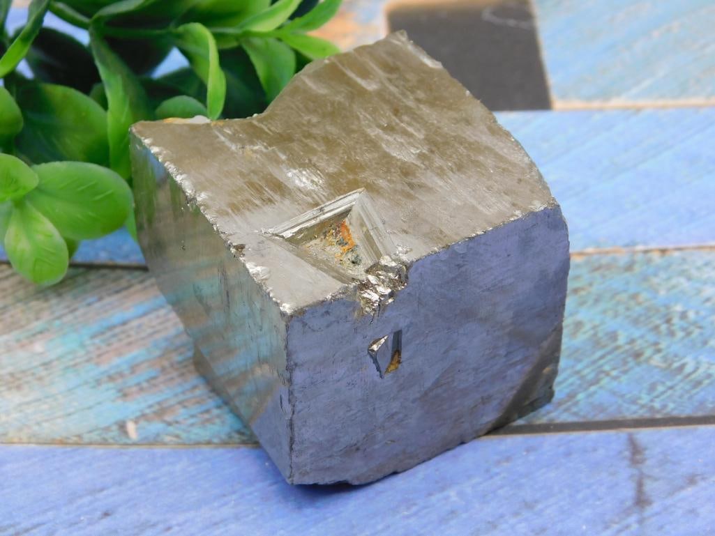SPANISH PYRITE CUBE ROCK STONE LAPIDARY SPECIMEN - NATURAL CRYSTAL CUBE MINERAL DISPLAY: With its naturally formed cube shape and metallic shine, this Spanish pyrite specimen is a standout for mineral collectors and display cabinets. Pyrite's crystal form is one of the most recognizable i