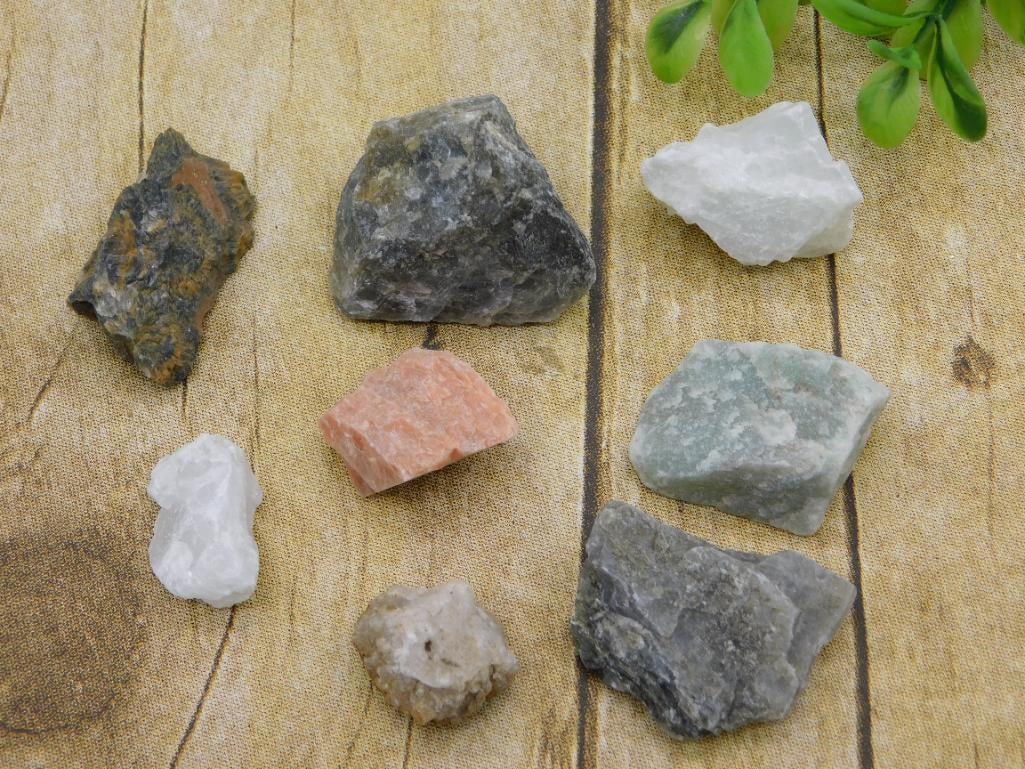 MIXED LOT ROCK STONE LAPIDARY SPECIMEN SELECTION - ASSORTED NATURAL MINERAL SPECIMENS: This natural stone and rock lot offers an assortment well suited to collectors, resellers, and lapidary hobbyists. A convenient way to add several specimens to a collection at once. See photos for exa