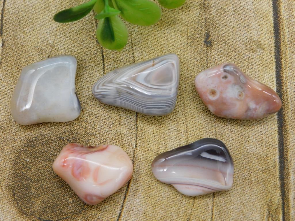 PEACH BOTSWANA AGATE ROCK STONE LAPIDARY SPECIMEN - NATURAL BANDED AGATE FOR CABBING: This natural peach Botswana agate specimen shows soft banded coloring that lapidary hobbyists and jewelry makers enjoy working with. Also a lovely standalone piece for a mineral collection. See photos
