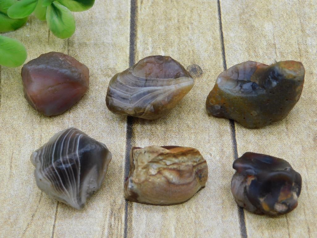 MIXED LOT ROCK STONE LAPIDARY SPECIMEN BUNDLE - ASSORTED NATURAL MINERALS FOR COLLECTORS: A nice grouping of assorted rock and stone specimens, ideal for collectors building out a mineral shelf or rockhounds hunting for their next cutting project. No two pieces are quite alike, which makes