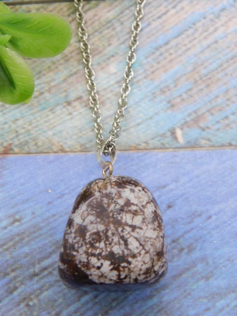 GENUINE STONE PENDANT ON CHAIN NECKLACE ROCK STONE LAPIDARY SPECIMEN: GENUINE STONE PENDANT ON CHAIN NECKLACE ROCK STONE LAPIDARY SPECIMEN — Part of our Discover Buried Treasure, Crystals and Gems auction at HATMAN'S Auctions! Please see photos for measurements and co