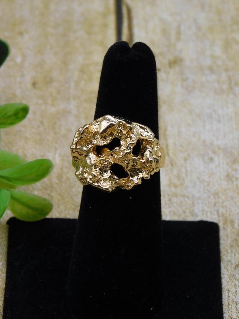 GOLD TONE RING: WELCOME TO HATMAN AUCTIONS! SPECIAL NOTICE: Please see photos for measurements and descriptions. ***Yes, we have in house shipping with MANY REPEAT CUSTOMERS because of our streamlined service. ****We