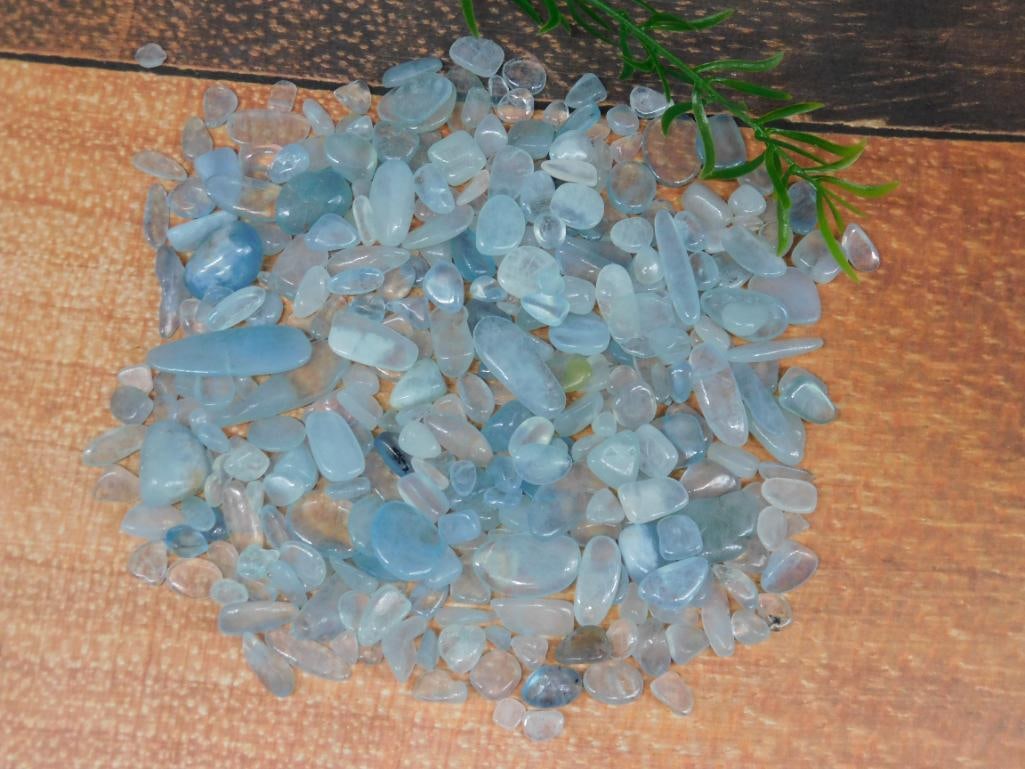 AQUAMARINE ROCK STONE LAPIDARY SPECIMEN: AQUAMARINE ROCK STONE LAPIDARY SPECIMEN - Part of our Discover Golden Attic, Crystals and Gems auction at HATMAN'S Auctions! Please see photos for measurements and condition. YES, we have in-house shi