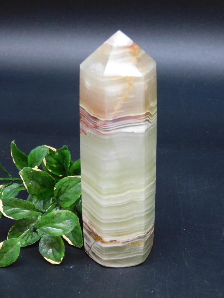 BANDED ONYX OBELISK ROCK STONE LAPIDARY SPECIMEN: WELCOME TO HATMAN AUCTIONS! SPECIAL NOTICE: Please see photos for measurements and descriptions. ***Yes, we have in house shipping with MANY REPEAT CUSTOMERS because of our streamlined service. ****We