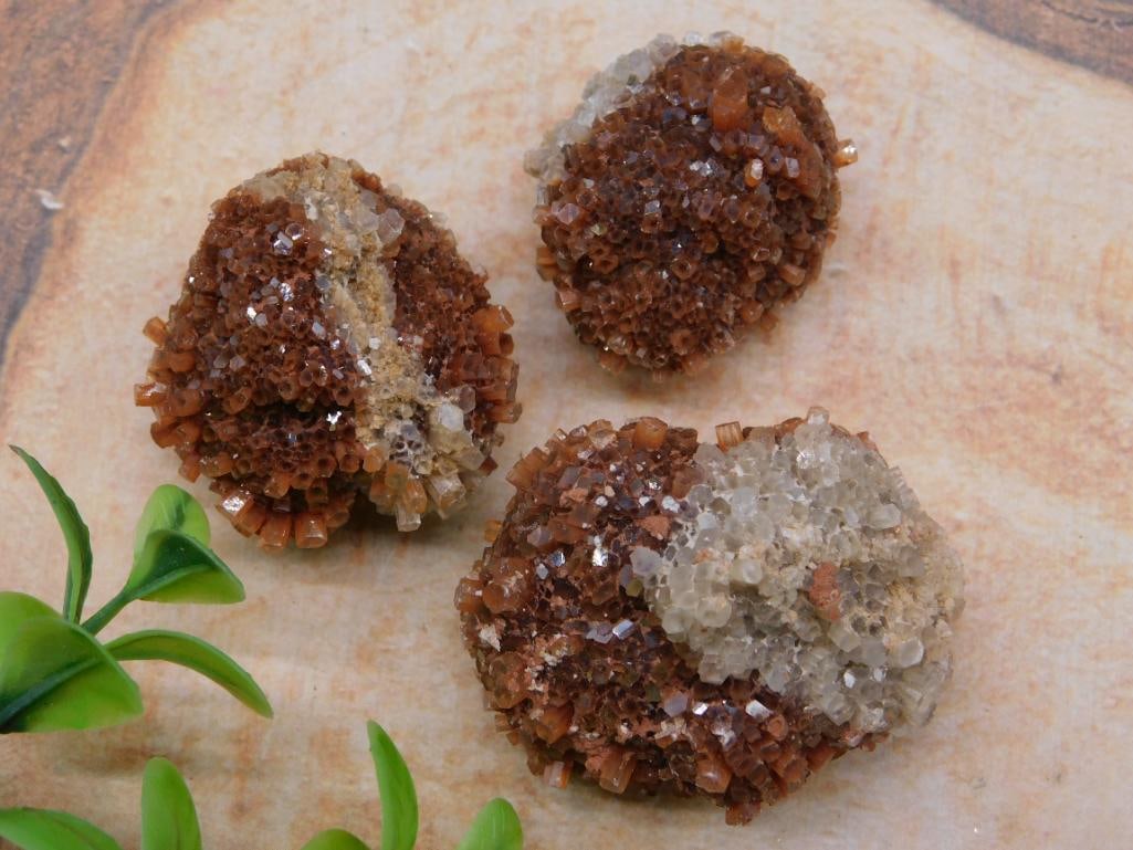 ARAGONITE ROCK STONE LAPIDARY SPECIMEN: ARAGONITE ROCK STONE LAPIDARY SPECIMEN - Part of our Discover Golden Attic, Crystals and Gems auction at HATMAN'S Auctions! Please see photos for measurements and condition. YES, we have in-house