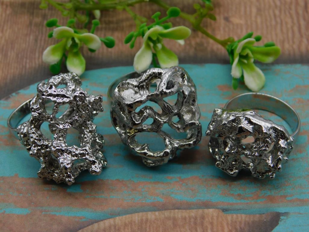 SILVER TONE RINGS: WELCOME TO HATMAN AUCTIONS! SPECIAL NOTICE: Please see photos for measurements and descriptions. ***Yes, we have in house shipping with MANY REPEAT CUSTOMERS because of our streamlined service.