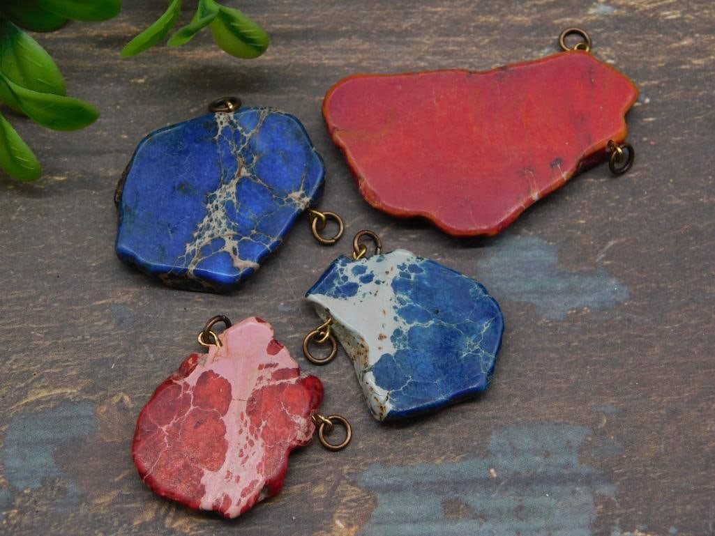 IMPRESSION JASPER PENDANTS ROCK STONE LAPIDARY SPECIMEN: IMPRESSION JASPER PENDANTS ROCK STONE LAPIDARY SPECIMEN - Part of our Discover Golden Attic, Crystals and Gems auction at HATMAN'S Auctions! Please see photos for measurements and condition. YES, we