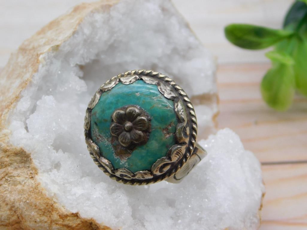 TURQUOISE RING ROCK STONE LAPIDARY SPECIMEN: WELCOME TO HATMAN AUCTIONS! SPECIAL NOTICE: Please see photos for measurements and descriptions. ***Yes, we have in house shipping with MANY REPEAT CUSTOMERS because of our streamlined service. ****We