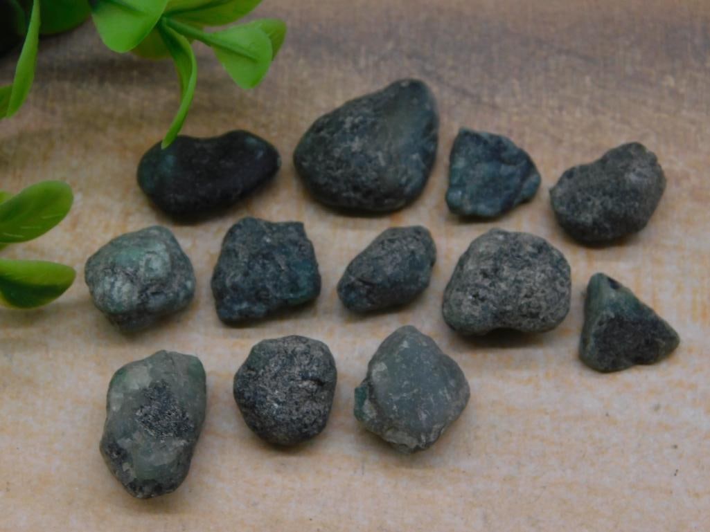 ROUGH EMERALD ROCK STONE LAPIDARY SPECIMEN: WELCOME TO HATMAN AUCTIONS! SPECIAL NOTICE: Please see photos for measurements and descriptions. ***Yes, we have in house shipping with MANY REPEAT CUSTOMERS because of our streamlined service. ****We