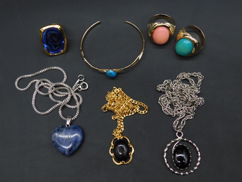 MIXED JEWELRY LOT ROCK STONE LAPIDARY SPECIMEN: MIXED JEWELRY LOT ROCK STONE LAPIDARY SPECIMEN - Part of our Discover Golden Attic, Crystals and Gems auction at HATMAN'S Auctions! Please see photos for measurements and condition. YES, we have in-ho