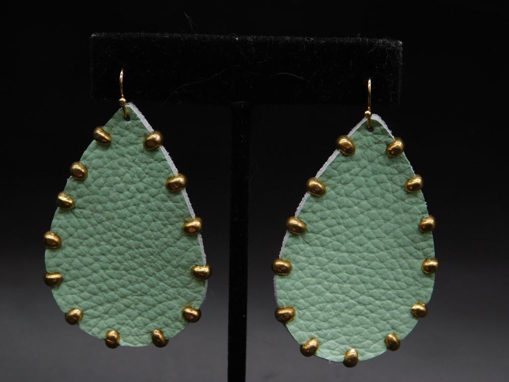 EARRINGS: WELCOME TO HATMAN AUCTIONS! SPECIAL NOTICE: Please see photos for measurements and descriptions. ***Yes, we have in house shipping with MANY REPEAT CUSTOMERS because of our streamlined service.
