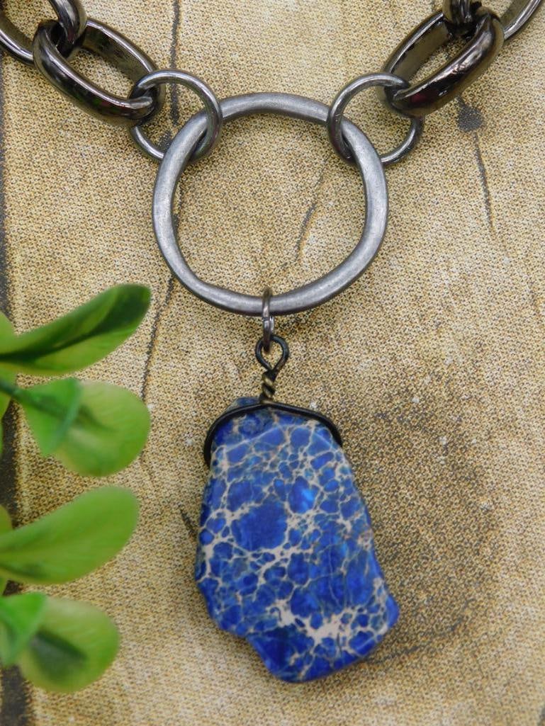 GENUINE STONE PENDANT ON CHAIN NECKLACE ROCK STONE LAPIDARY SPECIMEN: GENUINE STONE PENDANT ON CHAIN NECKLACE ROCK STONE LAPIDARY SPECIMEN - Part of our Discover Golden Attic, Crystals and Gems auction at HATMAN'S Auctions! Please see photos for measurements and conditi