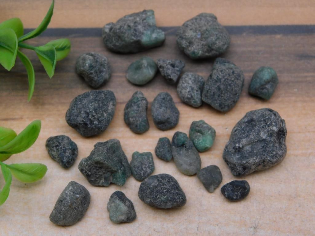 RAW EMERALD ROCK STONE LAPIDARY SPECIMEN - 2