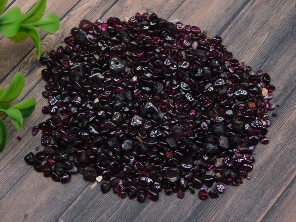 GARNET ROCK STONE LAPIDARY SPECIMEN: GARNET ROCK STONE LAPIDARY SPECIMEN