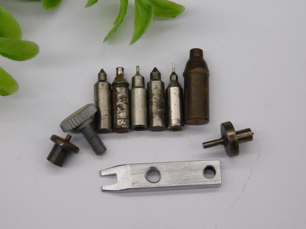 Vintage Watch Faces and Movements Lot WATCHMAKER WATCHMAKING TOOLS: - Includes a mixed lot of vintage watch faces and movements. | - Features various sizes and designs, including round and rectangular shapes. | - Dial colors include off-white, gold tone, and white