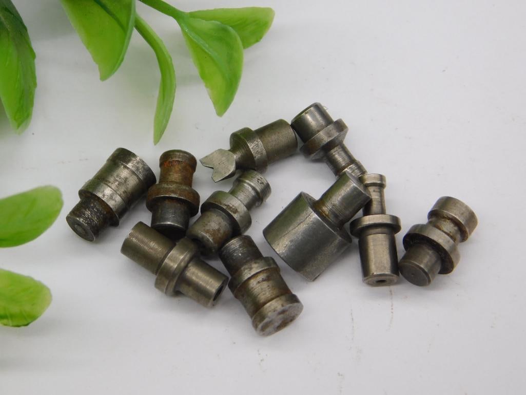 VINTAGE WATCHMAKER WATCHMAKING STUMP TOOLS 3019: Includes a mix of metal stump tools of varying shapes and sizes. Suitable for industrial applications or watchmaking projects requiring precision components. Made from durable metal materials for long