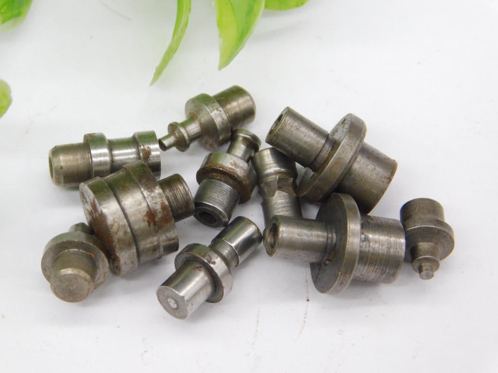 VINTAGE WATCHMAKER WATCHMAKING STUMP TOOLS 3020: Includes a mix of metal stump tools of varying shapes and sizes. Suitable for industrial applications or watchmaking projects requiring precision components. Made from durable metal materials for long
