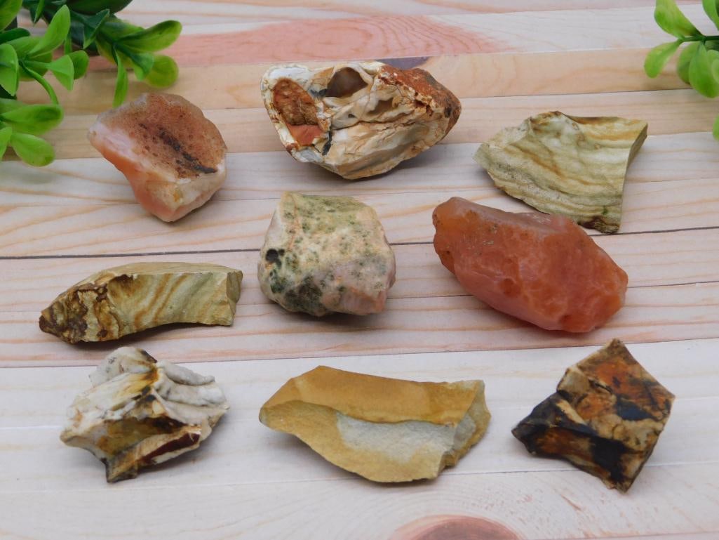 MIXED ROUGH LOT DIVERSE CABBING ROUGH LAPIDARY CRAFT SPECIMEN: Lapidary hobbyists will find plenty to work with in this mixed rough lot, ideal for cabbing, slabbing, or tumbling projects. See photos for exact pieces and sizes.