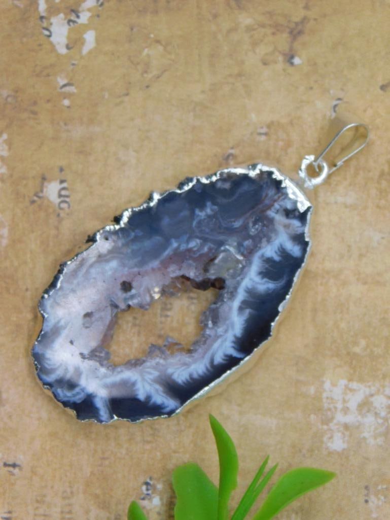 GEODE SLICE PENDANT NATURAL CRYSTAL JEWELRY FOR COLLECTORS (1 of 2)