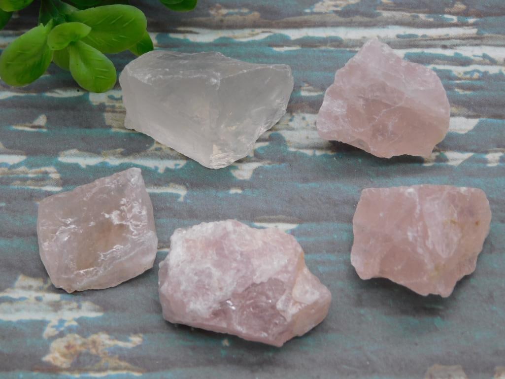 ROSE QUARTZ NATURAL CRYSTAL SPECIMEN FOR COLLECTORS AND DISPLAY