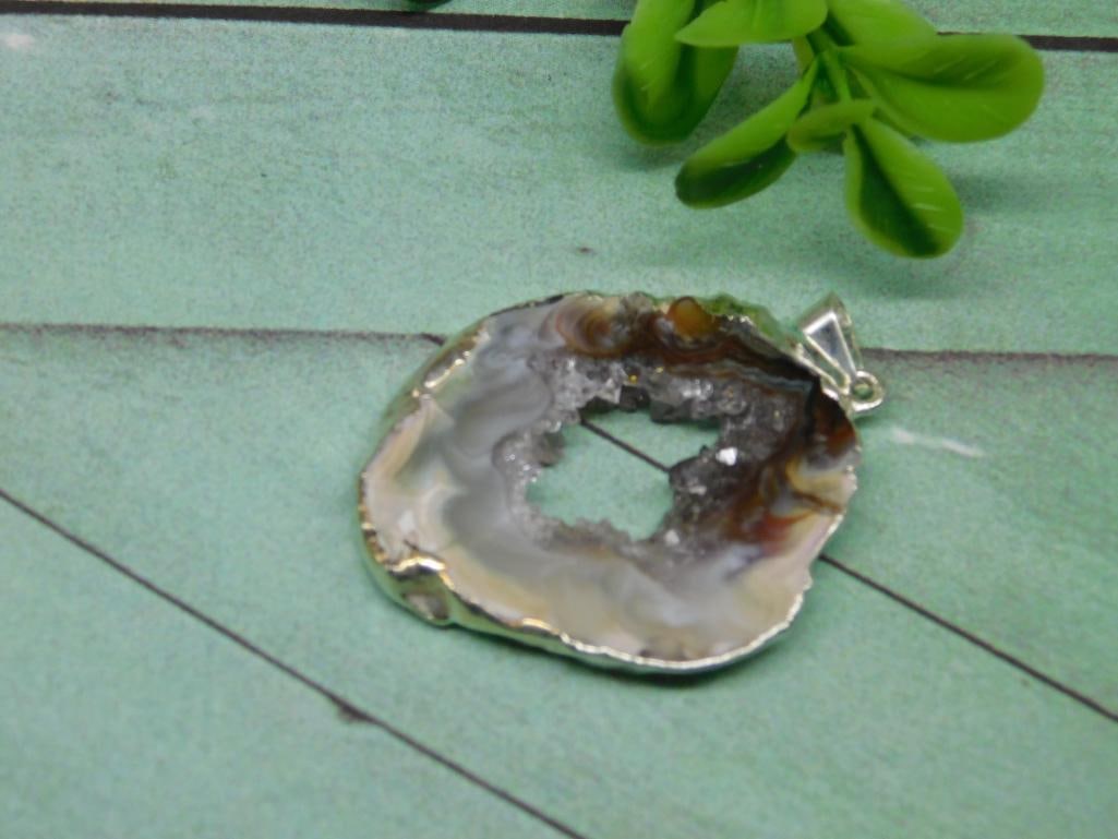 GEODE SLICE PENDANT NATURAL CRYSTAL JEWELRY FOR GEMSTONE LOVERS