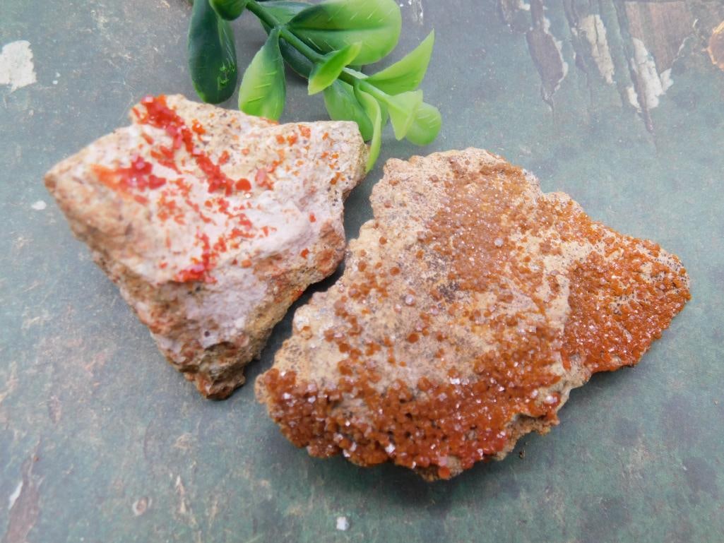 VANADINITE ROCK STONE LAPIDARY SPECIMEN - NATURAL VANADINITE CRYSTAL COLLECTOR SPECIMEN