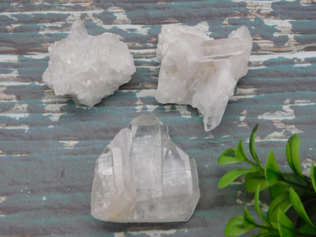 QUARTZ ROCK STONE LAPIDARY SPECIMEN - GENUINE QUARTZ CRYSTAL FOR MINERAL DISPLAY: A genuine quartz crystal specimen well suited to mineral collectors and crystal enthusiasts alike. Its natural formation makes it an easy stand-out on any display shelf. See photos for exact size and 