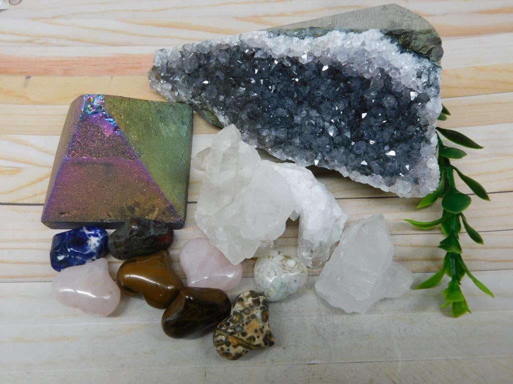 MIXED LOT ROCK STONE LAPIDARY SPECIMEN - NATURAL DISPLAY SPECIMENS FOR RESELLERS & HOBBYISTS: This variety lot combines several natural rock and stone specimens, each with its own look and texture. Ideal for collectors and hobbyists who appreciate variety in their rock and mineral finds. See p