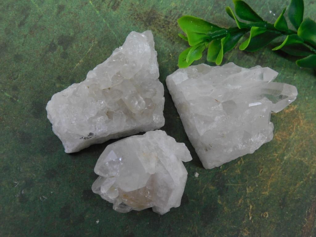 QUARTZ ROCK STONE LAPIDARY SPECIMEN - NATURAL CRYSTAL COLLECTOR MINERAL DISPLAY: This natural quartz specimen is a classic pick for mineral collectors, rockhounds, and anyone drawn to crystal display pieces. Quartz is prized for its clarity and versatility in both collecting and m