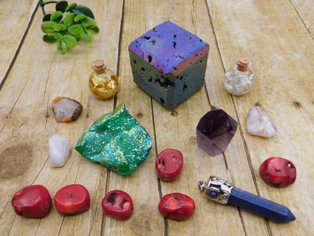 MIXED LOT LAPIDARY ROCK STONE SPECIMEN - ASSORTED NATURAL COLLECTOR LOT: This natural stone mixed lot is a fun pick for collectors and rockhounds who appreciate variety in a single purchase. The assortment makes it a versatile addition to any rock and mineral collection. S