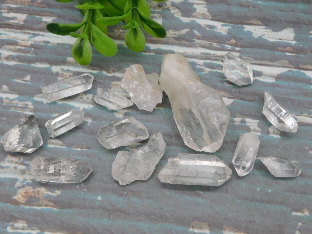 QUARTZ CRYSTAL ROCK STONE LAPIDARY SPECIMEN - NATURAL MINERAL FOR COLLECTORS