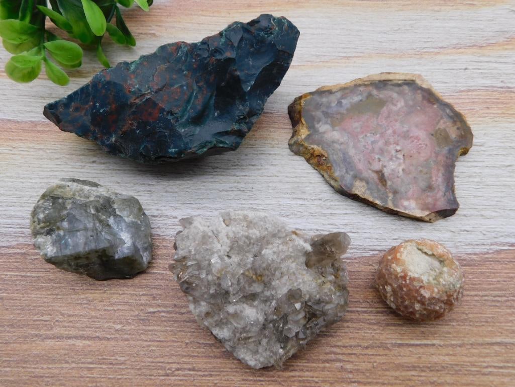MIXED ROUGH ROCK SPECIMEN LOT NATURAL LAPIDARY STONE - ROCKHOUND CUTTING MATERIAL: Featuring an assortment of raw, natural rock pieces, this lot is a solid choice for rockhounds and lapidary enthusiasts looking for affordable cutting and tumbling material. The variety makes it fun t
