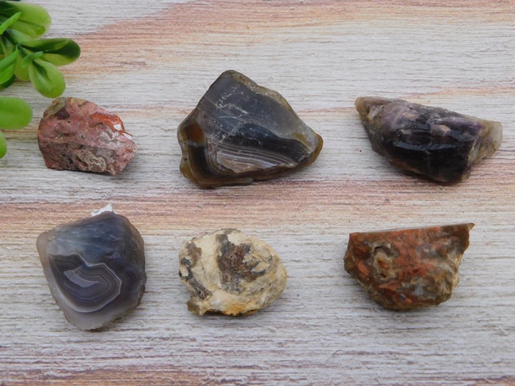MIXED ROUGH ROCK SPECIMEN LOT NATURAL LAPIDARY STONE - ROCKHOUND CUTTING MATERIAL: Featuring an assortment of raw, natural rock pieces, this lot is a solid choice for rockhounds and lapidary enthusiasts looking for affordable cutting and tumbling material. The variety makes it fun t