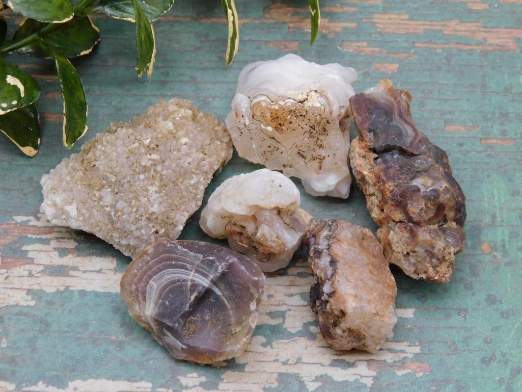 MIXED ROUGH ROCK ROCK STONE LAPIDARY SPECIMEN FOR ROCKHOUNDS AND HOBBYISTS: This mixed rough rock lot is well suited to rockhounds and hobbyists who like working with raw, natural material. Great for cabbing, tumbling, or simply admiring stone in its original form. See photos