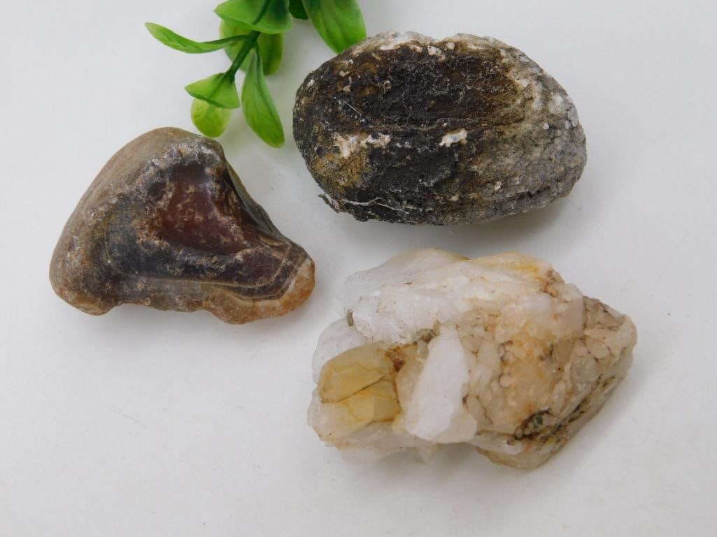 MIXED ROUGH ROCK ROCK STONE LAPIDARY SPECIMEN ESTATE ROUGH ROCK FIND: An estate-fresh find, this rough rock lot brings together a natural assortment of uncut stone for collectors and lapidary hobbyists. See photos for exact size, color, and detail on each piece.
