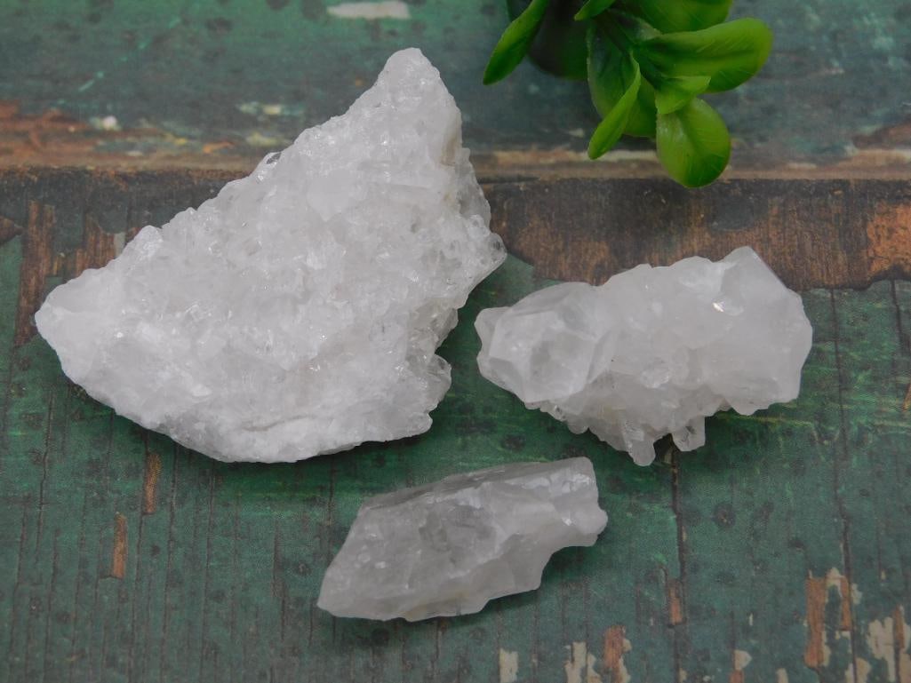 QUARTZ ROCK STONE LAPIDARY SPECIMEN GEMSTONE ROUGH FOR CRAFTERS: This quartz specimen offers gemstone rough for crafters interested in cutting or polishing their own material, while also working as a natural display piece. See photos for exact size and condition.