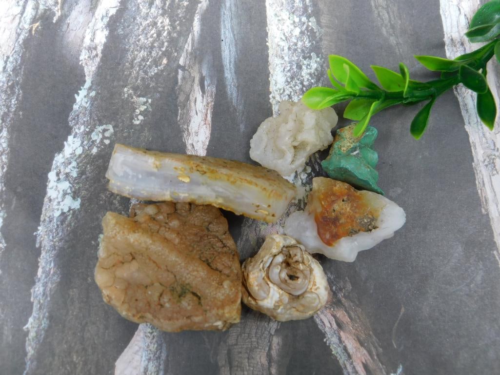 MIXED ROUGH ROCK STONE LAPIDARY SPECIMEN RAW NATURAL GEM ROUGH COLLECTOR LOT: A varied grouping of rough, natural stone offered for lapidary and cutting projects. Ideal for hobbyist rockhounds and cabbers looking to build their rough material stock. See photos for exact pieces 