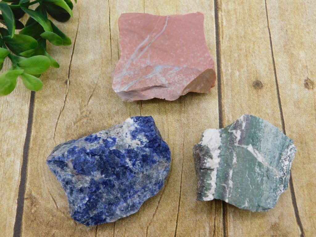MIXED LOT ROCK STONE LAPIDARY SPECIMEN NATURAL ASSORTED MINERAL SPECIMEN COLLECTION: This assorted lot of rock and stone specimens offers a nice mix for the mineral collector or hobbyist rockhound. A good value pick for those looking to add variety to their display. See photos for exa