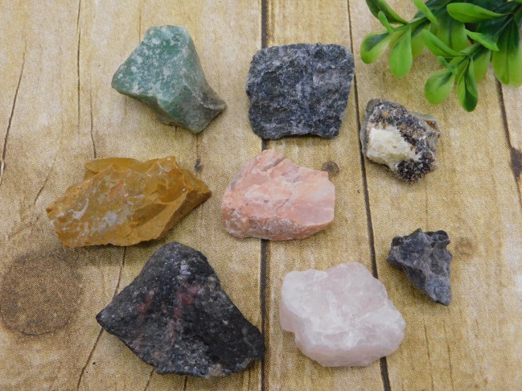 MIXED LOT ROCK STONE LAPIDARY SPECIMEN ASSORTED NATURAL SPECIMEN DISPLAY LOT: A varied grouping of natural rock and mineral specimens offered together as one lot, well suited for collectors, resellers, or anyone starting a rock collection. See photos for exact contents and cond