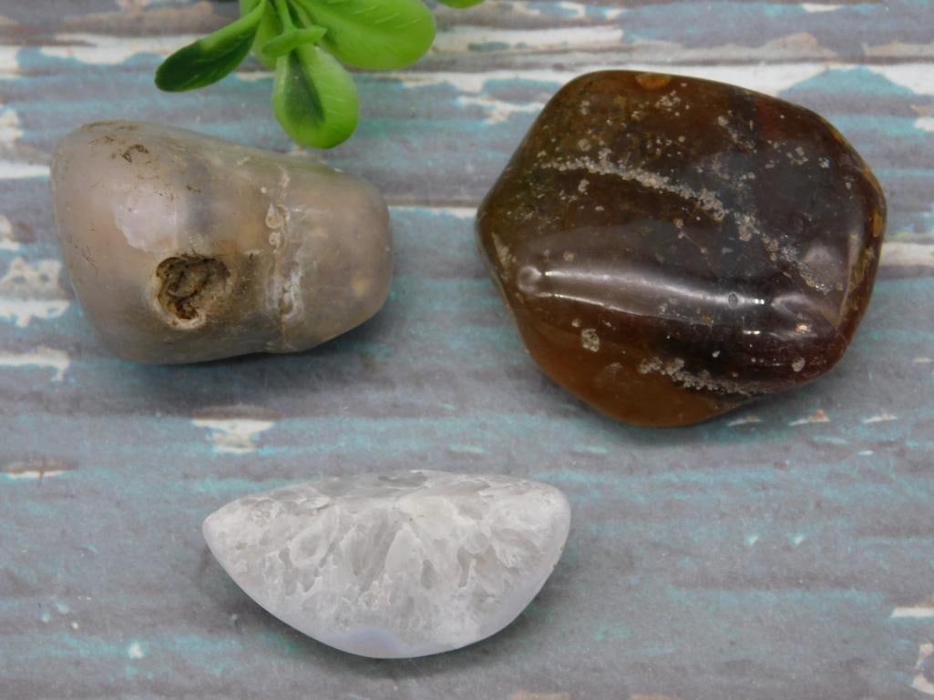 MIXED LOT ROCK STONE LAPIDARY SPECIMEN COLLECTION - NATURAL COLLECTOR MINERALS FOR ROCKHOUNDS: This mixed lot brings together an assortment of natural rocks and stones, perfect for rockhounds and collectors who love variety. Each piece offers its own character for display, study, or lapidary pr