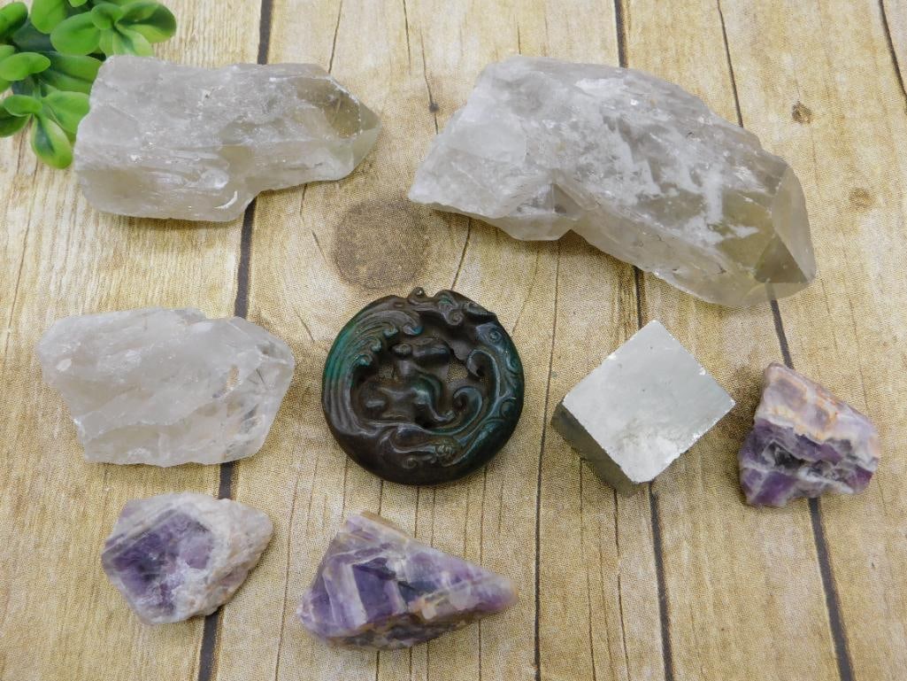 MIXED LOT ROCK STONE LAPIDARY SPECIMEN BATCH - COLLECTOR GEMSTONE ROUGH FOR ROCKHOUNDS: A natural assortment of rock and stone specimens bundled together, appealing to mineral collectors and lapidary hobbyists alike. The mix offers something interesting for display or further work. See p